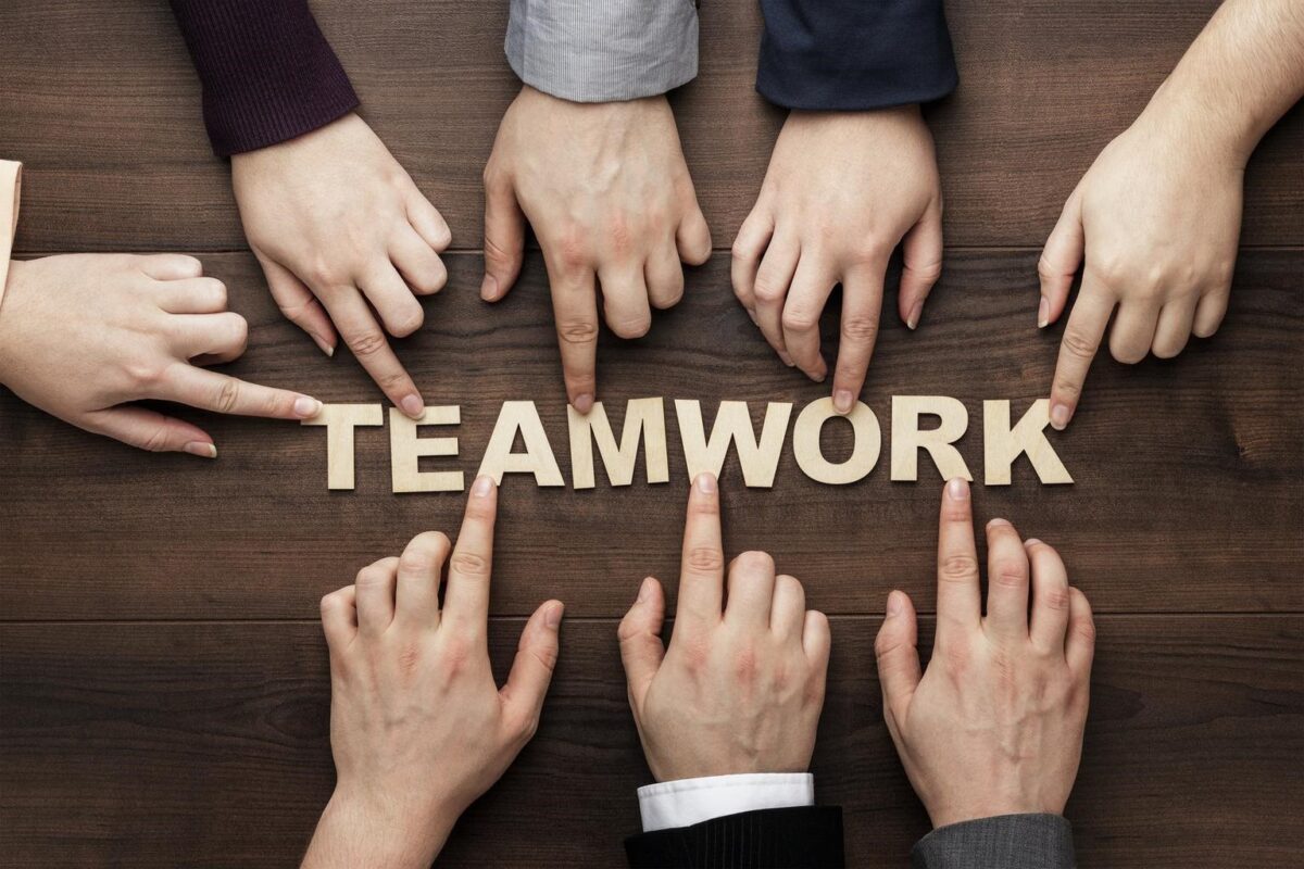 teamwork cùng nhau đạt được mục tiêu chung